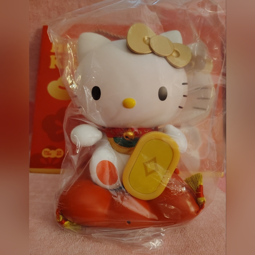 EXCLUSIVE - Hello Kitty x MarTube Lucky Cat Nightlight Set - Picture 11 of 15